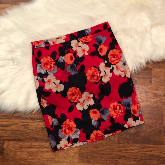 J. Crew Dresses & Skirts - J. Crew floral pencil skirt Sz 4